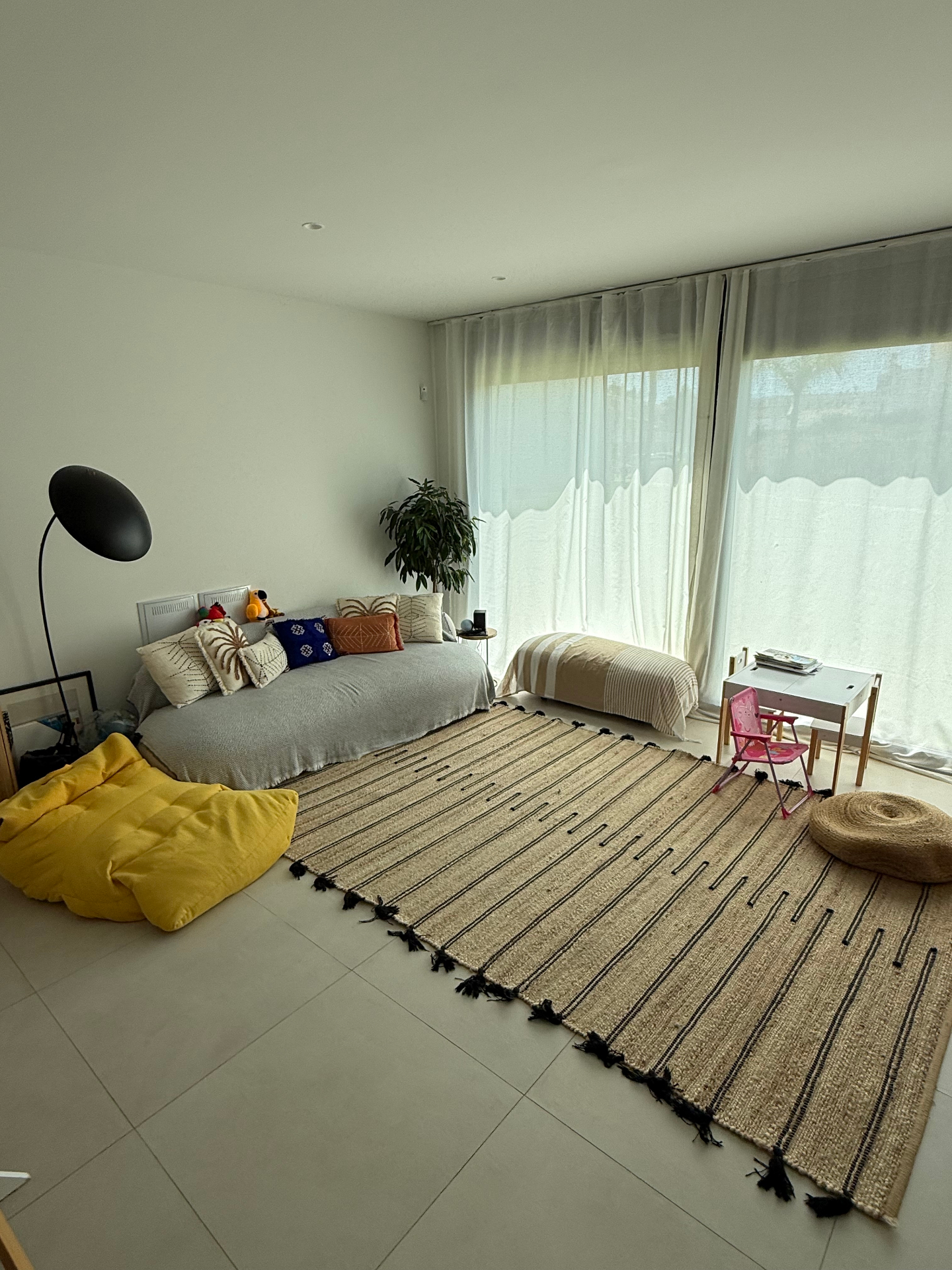 Open-plan living room with kitchen and community garden access in Tarifa townhouse