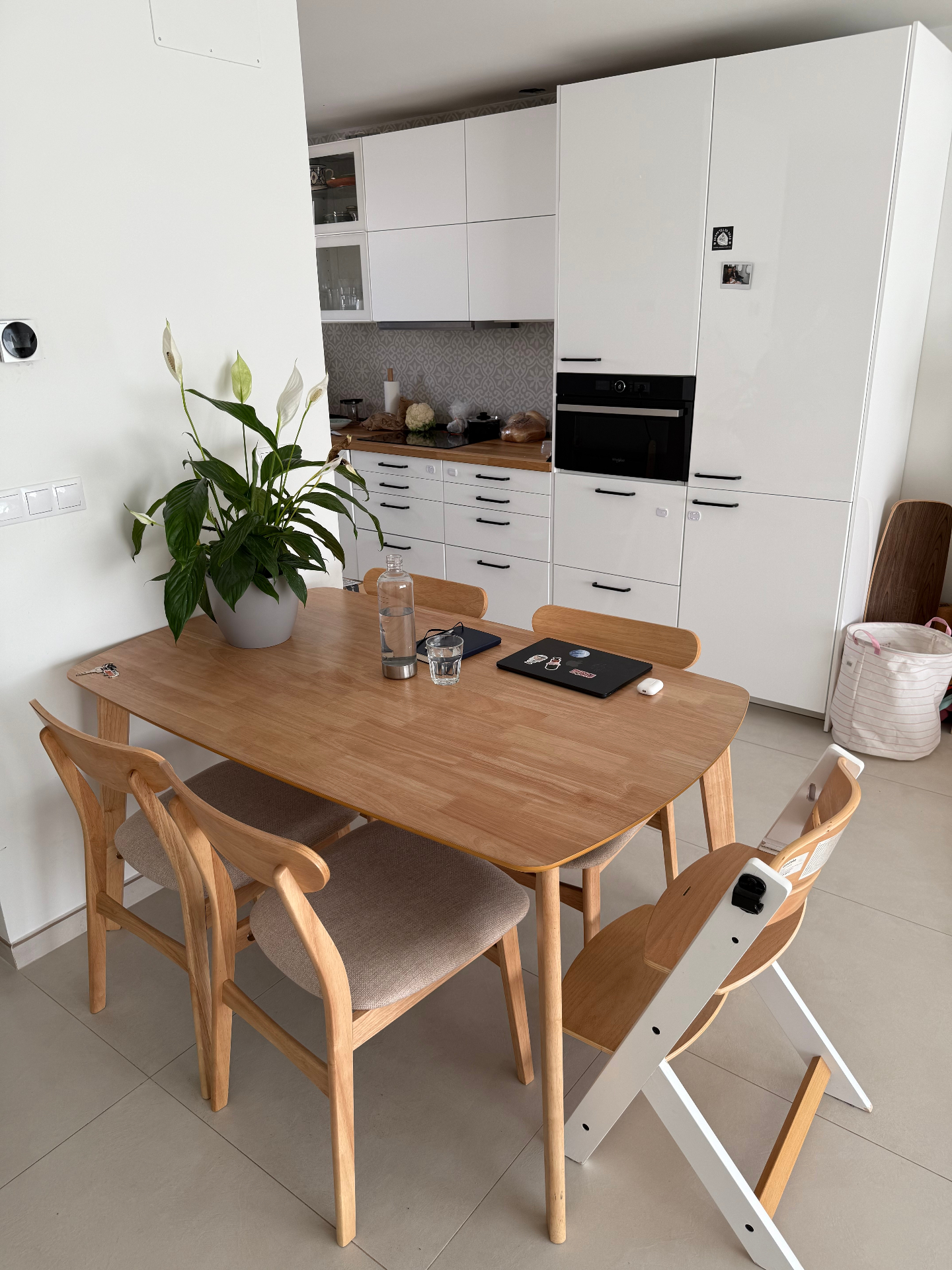 Fully equipped modern kitchen with dishwasher and hob in Tarifa rental property
